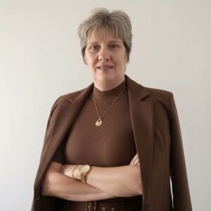 Claudia Bruni - palestrante no portal Sala Mestra em Gestão Neuroinclusiva e Comunicação Inclusiva