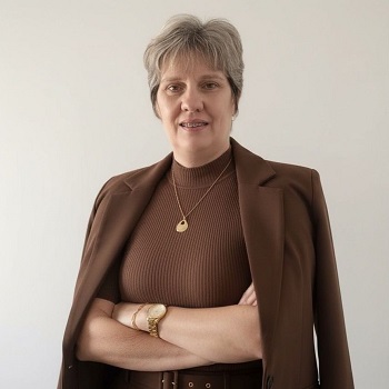 Claudia Bruni - palestrante no portal Sala Mestra em Gestão Neuroinclusiva e Comunicação Inclusiva