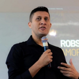 Robson Amorim - palestrante no portal Sala Mestra com os temas Dedique-se Mais, Reclame Menos! - Gestao de Carreira